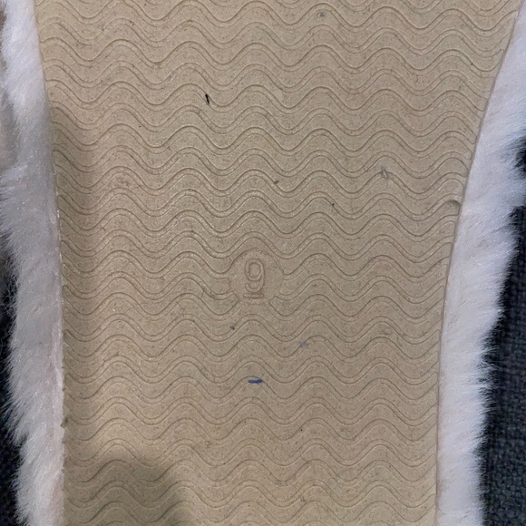 Fabletics Furry Slide Slippers - Picture 2 of 3